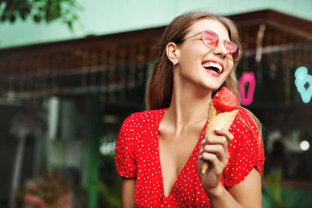 Su kokiais iššūkiais susiduria dantų emalis vasaros metu?