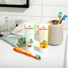 Emoform Youngstars dantų pasta 6-12 metų vaikams vonios kambaryje